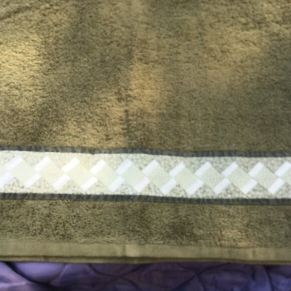 Hand Towel with Machine Quilted Design - Picture 9 of 10
